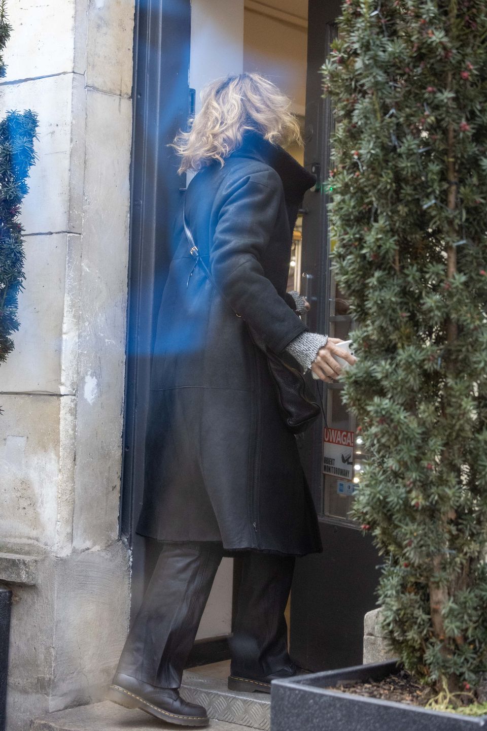 Beata Ścibakówna parkuje w niedozwolonym miejscu