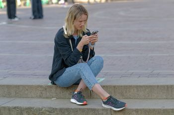 Zweryfikuj rozmówcę. Ważna opcja w aplikacji bankowej