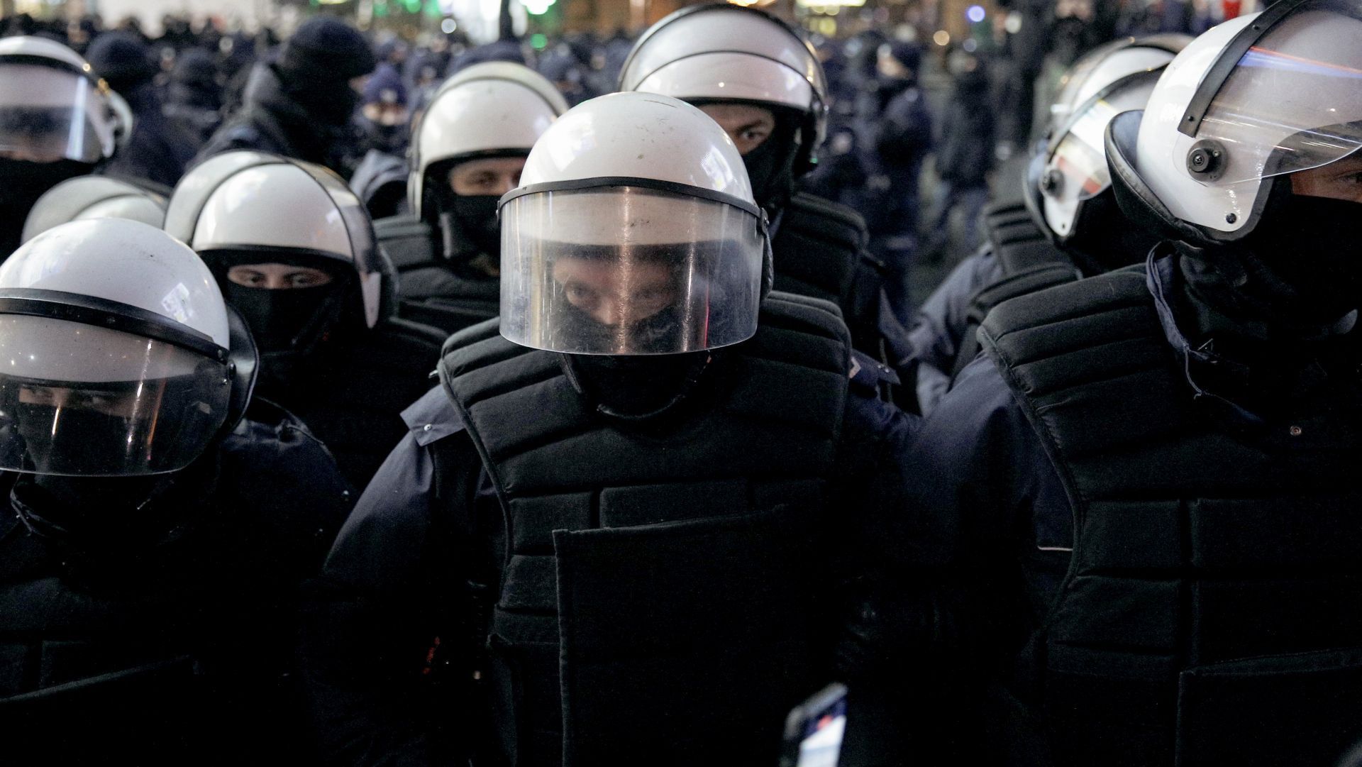 Policja podczas protestu Ogólnopolskiego Strajku Kobiet "Aborcja: Czas Próby!". Warszawa, rondo Dmowskiego, 29 stycznia 2021 roku