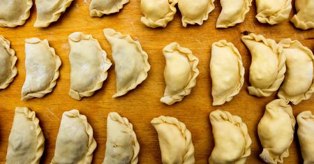 Ciasto na pierogi robię bez wody, ale dodaję skyr. Jest delikatne jak bibułka