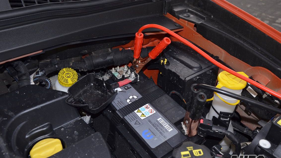 Większość kierowców potrafi odpalać samochód z pożyczeniem prądu, ale nie każdy wie, jakie przewody rozruchowe kupić, by nie trafić na bubel.