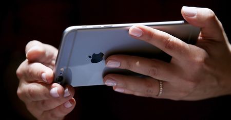 Apple App Store pełne fejkowych aplikacji. Nie działają, a zarabiają miliony