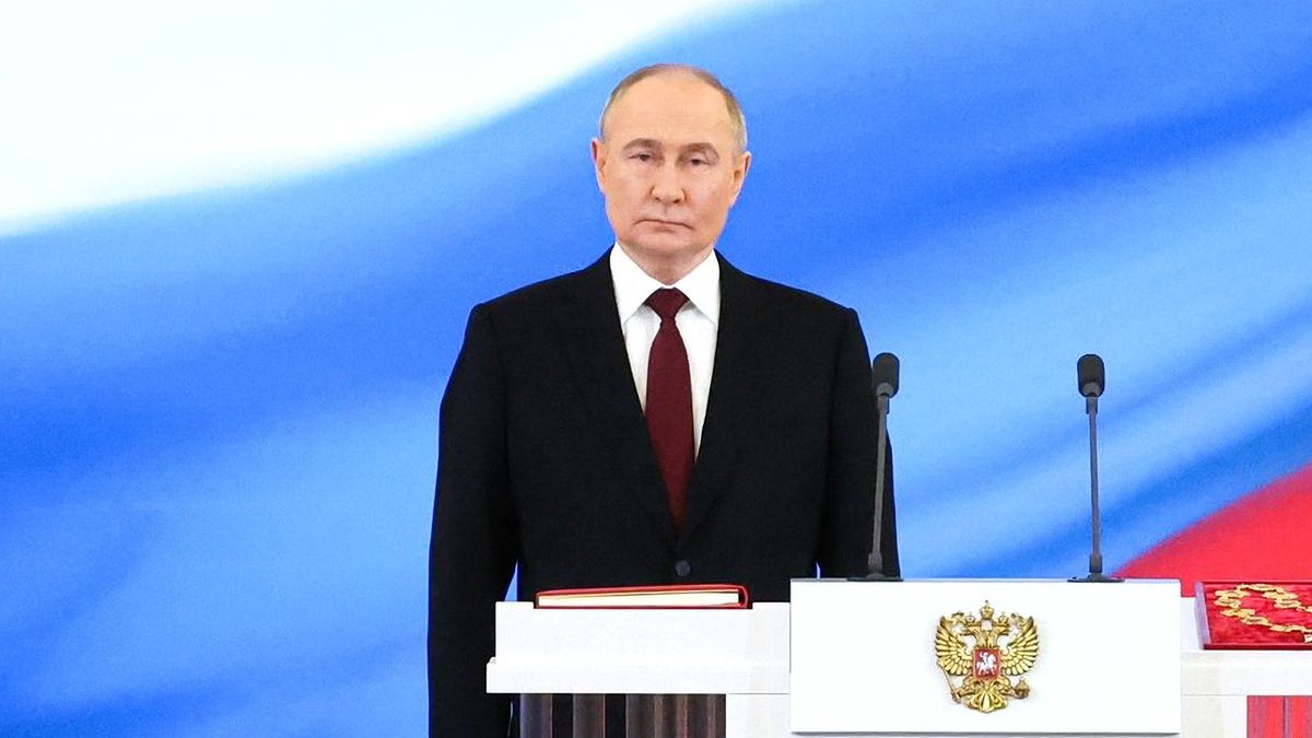 MOSCOW, RUSSIA - MAY 07: (----EDITORIAL USE ONLY - MANDATORY CREDIT - 'KREMLIN/RIA NOVOSTI / HANDOUT' - NO MARKETING NO ADVERTISING CAMPAIGNS - DISTRIBUTED AS A SERVICE TO CLIENTS----) Vladimir Putin attends the swearing in as the President of the Russian Federation during the inauguration ceremony at Kremlin in Moscow, Russia on May 07, 2024. (Photo by KREMLIN/RIA NOVOSTI / Handout/Anadolu via Getty Images)