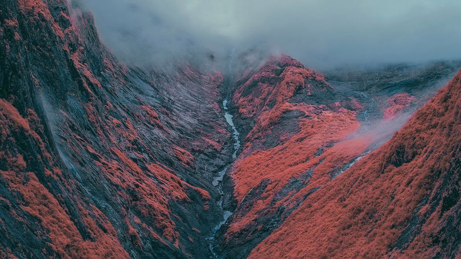 Alaska wcale nie jest biała. Na jego zdjęciach jest czerwona 1