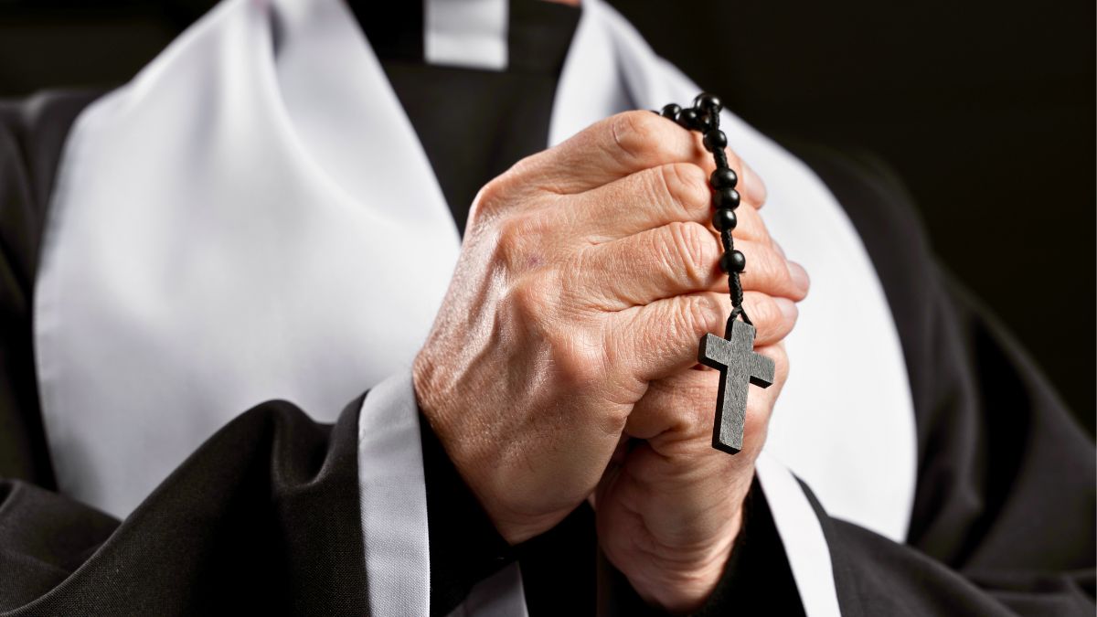 Ksiądz po kolędzie to coroczna tradycja ofiarowania pieniędzy. 