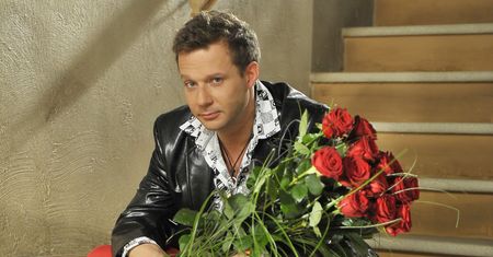Grzegorz Małecki poszedł w ślady słynnej mamy. W PRL-u była ikoną ekranu
