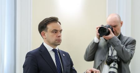 "Pojawia się dużo obaw". Domański wskazuje na problemy z cłami Trumpa