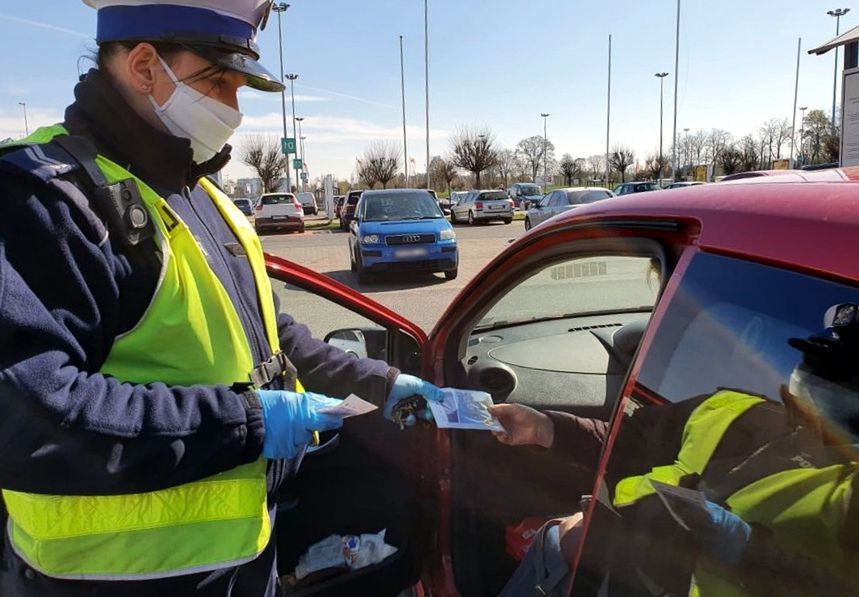 Ograniczenia ze względu na koronawirusa od 1 lutego. Przypominamy zasady dla kierowców