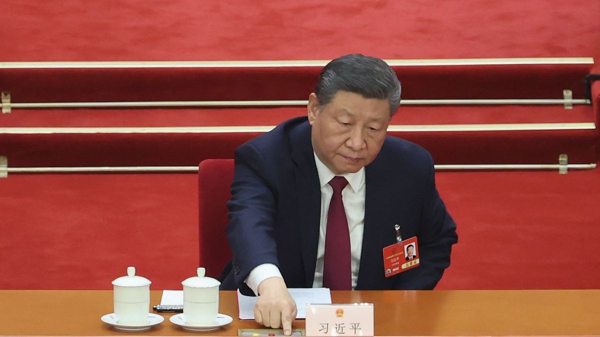 BEIJING, CHINA - MARCH 11: Chinese President Xi Jinping votes during the closing of the Third Session of the 14th National People's Congress (NPC) at the Great Hall of the People on March 11, 2025 in Beijing, China. China's annual political gathering known as the Two Sessions convenes leaders and lawmakers annually to set the government's agenda for domestic economic and social development for the year. (Photo by Lintao Zhang/Getty Images)