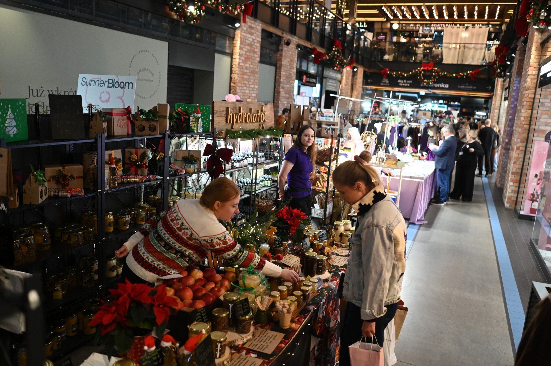 Targi Jestem Slow w Elektrowni Powiśle. Tak jest na miejscu.