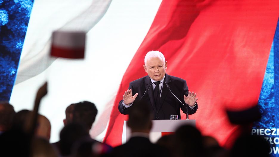 Końskie, 09.09.2023. Kampania wyborcza do parlamentu 2023. Prezes PiS Jarosław Kaczyński podczas konferencji programowej Prawa i Sprawiedliwości w Końskich, 9 bm. (ad) PAP/Łukasz Gągulski