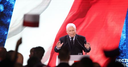 Fala okrzyków z sali. Natychmiastowa reakcja Kaczyńskiego