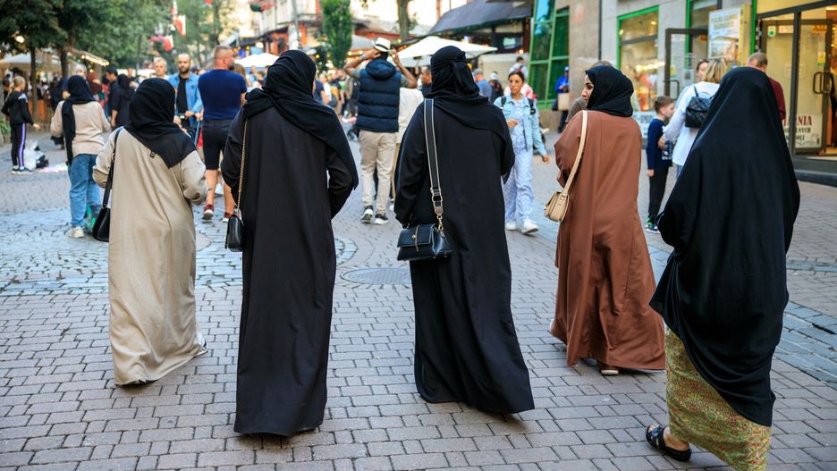 Arabowie w Zakopanem
Fot. Michal Wozniak/East News, Zakopane, 01.08.2024. Sezon turystycznym w Zakopanem. N/z: turysci z krajow arabskich.
MICHAL WOZNIAK