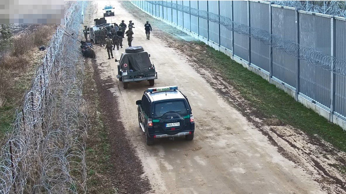Zatrzymana grupa migrantów po nielegalnym przekroczeniu granicy
