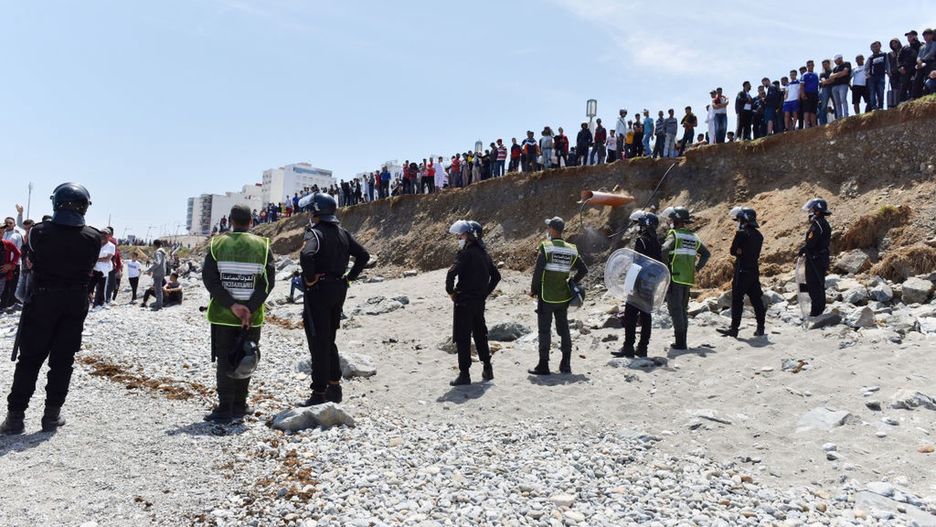 Od poniedziałku fala emigrantów przybywa do Ceuty