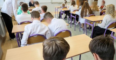 Od września w szkołach zakaz smartfonów i nowa podstawa programowa