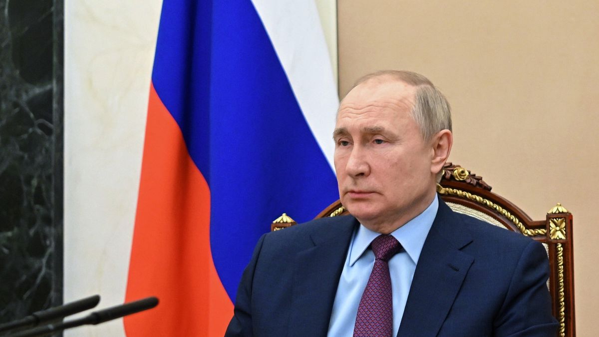 epa09756292 Russian President Vladimir Putin attends a meeting with Russian Defence Minister Shoigu at the Kremlin in Moscow, Russia, 14 February 2022.  EPA/ALEXEI NIKOLSKY/KREMLIN POOL/SPUTNIK/ POOL MANDATORY CREDIT Dostawca: PAP/EPA.