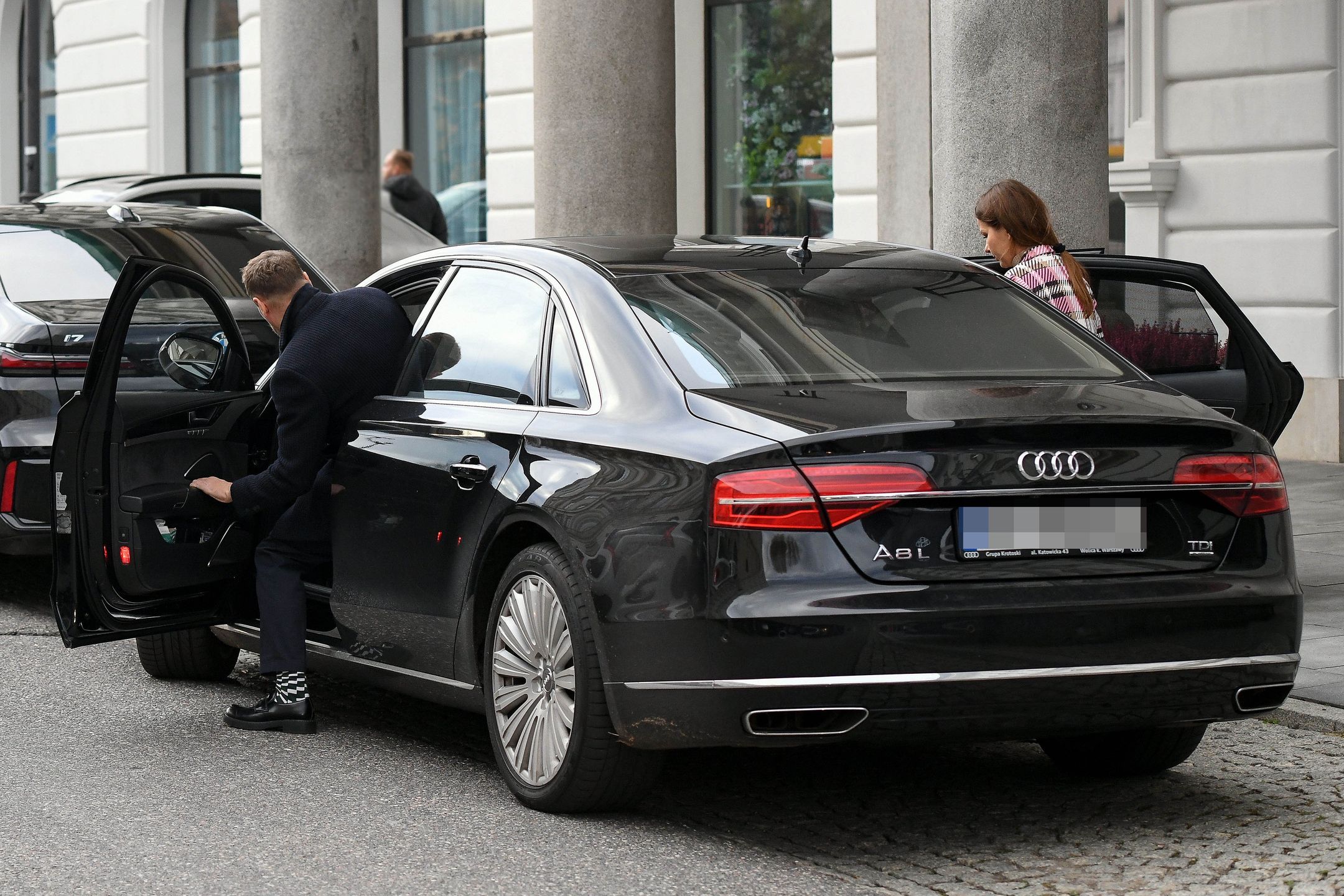 Paulina Sykut-Jeżyna z rodziną na mieście