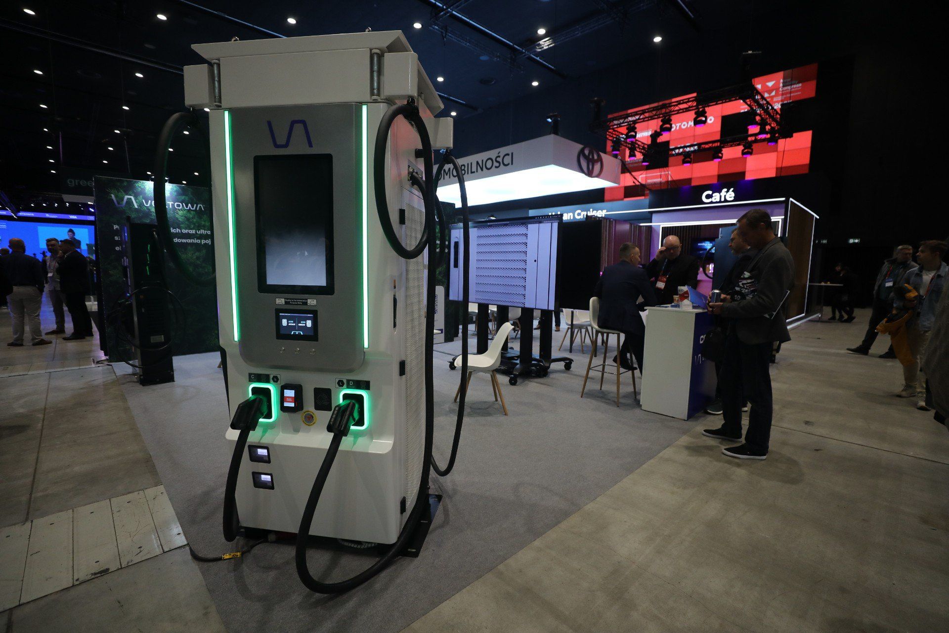 Kongres Nowej Mobilności w Katowicach. Podpisano porozumienie sektorowe ułatwiające przyłączenia stacji ładowania aut elektrycznych do sieci