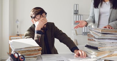 Pracujesz za dużo? Wyniszczasz sobie mózg - mówią nowe badania