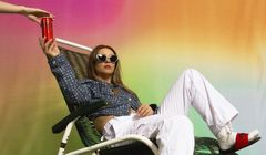 Wspólna loteria Kubota i Coca-Coli, do wygrania klapki z limitowanej serii