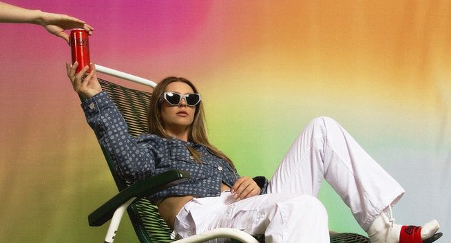 Wspólna loteria Kubota i Coca-Coli, do wygrania klapki z limitowanej serii