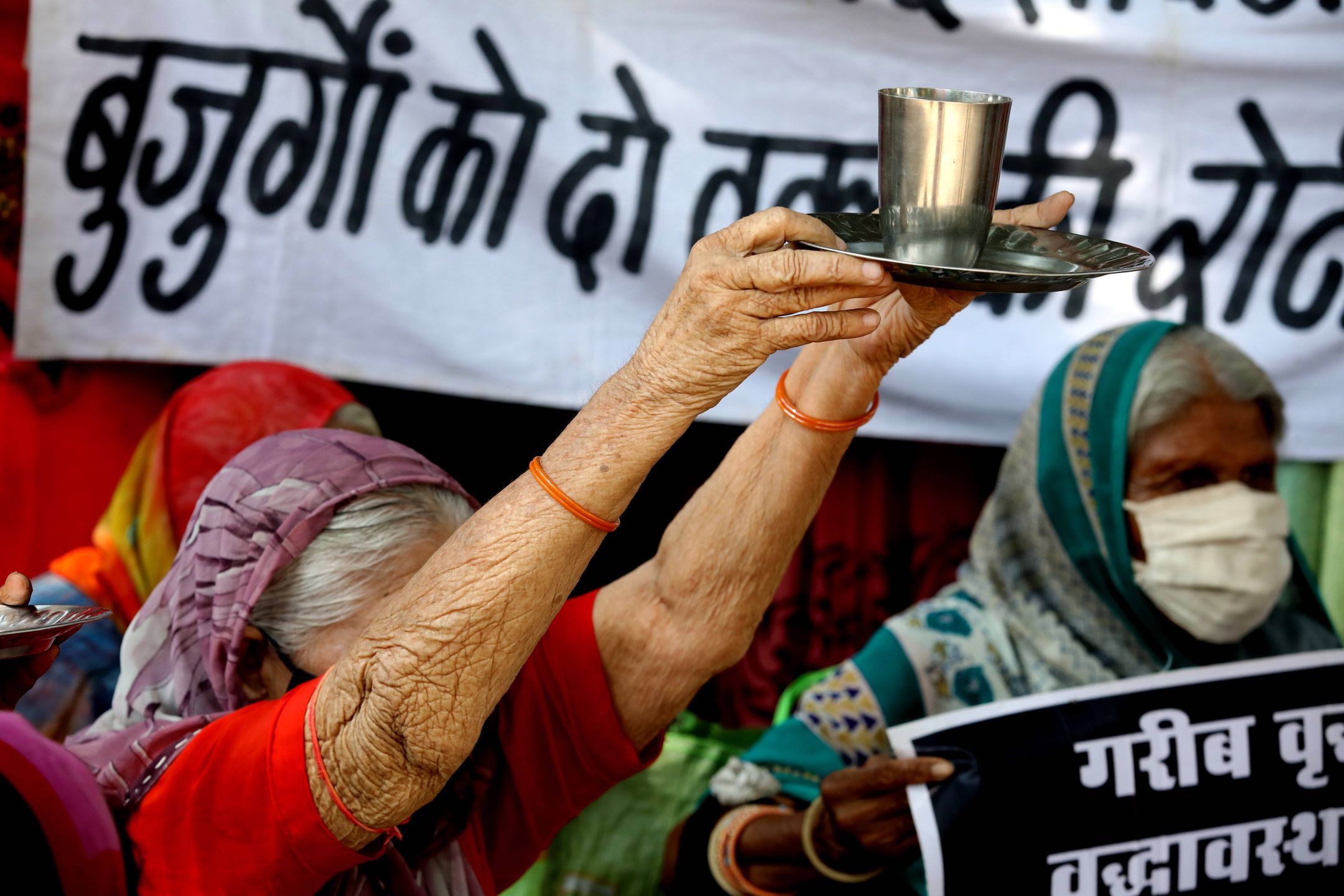 Zdjęcie dnia. Światowy Dzień Seniorów w Indiach z tragedią w tle 3