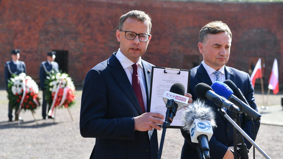Zbigniew Ziobro, Marcin Romanowski
Wojtek Jargi�o
27 listopada, konferencja, minister, Narodowy Dzie� Powstania Zamojskiego, og�oszenie, Pami�ci Dzieci Zamojszczyzny, projekt, ustawy