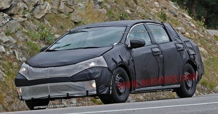 Zamaskowana Toyota Corolla na testach