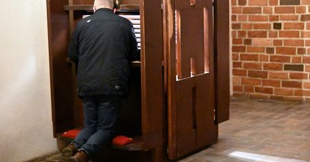Czy przed Bożym Narodzeniem trzeba iść do spowiedzi? Przykazania kościelne wyjaśniają