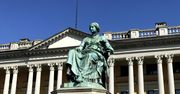 Zajrzyj tam, gdzie milczą książki, ale mówi historia. Biblioteka Raczyńskich odkrywa swoje sekrety