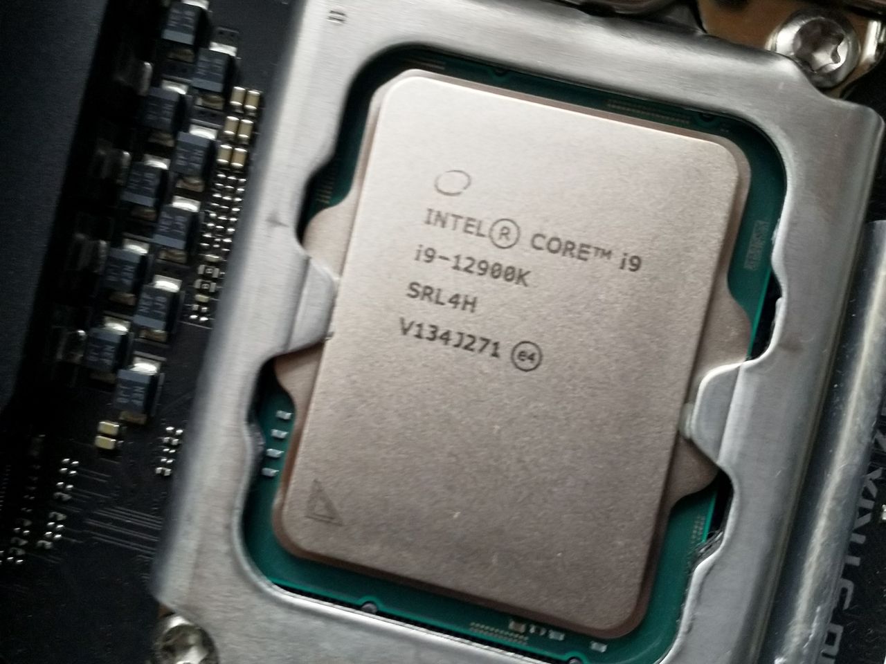 Zablokowane procesory Alder Lake. Znamy ceny - Intel Core i9-12900K