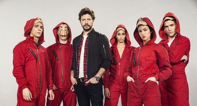 Netflix podpisał umowę na wyłączność z Alexem Piną. Powstanie „Dom z papieru 3” oraz nowe seriale