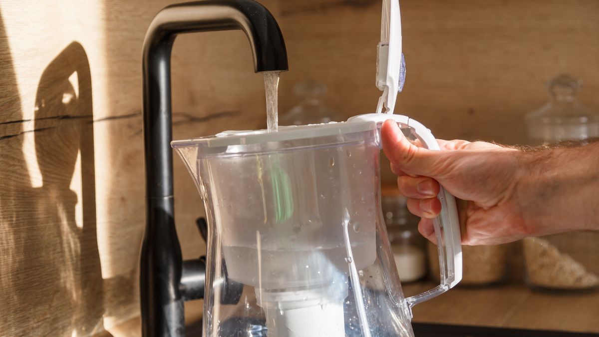 Jak doczyścić dzbanek filtrujący?