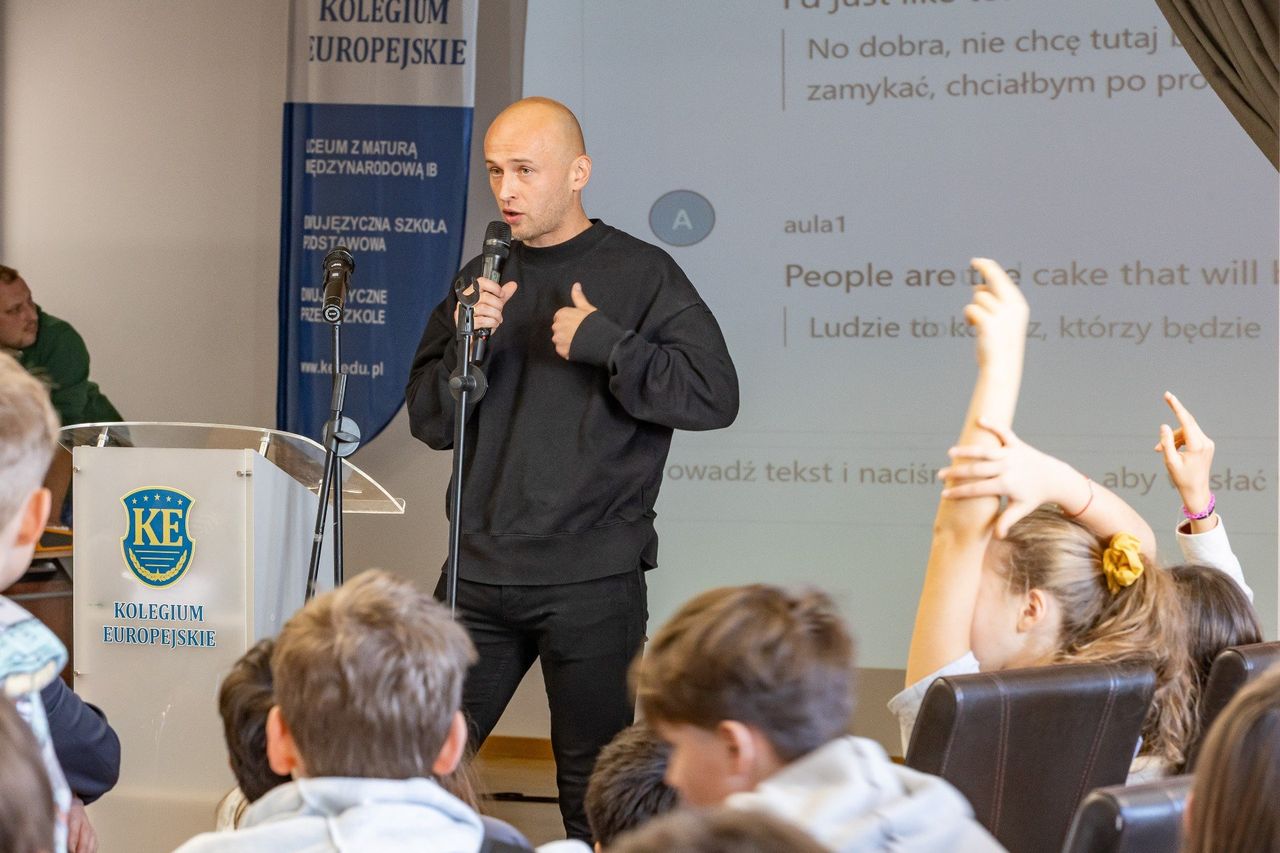 Kraków: Michał Pazdan w ogniu pytań. Piłkarz Wieczystej spotkał się z uczniami Kolegium Europejskiego