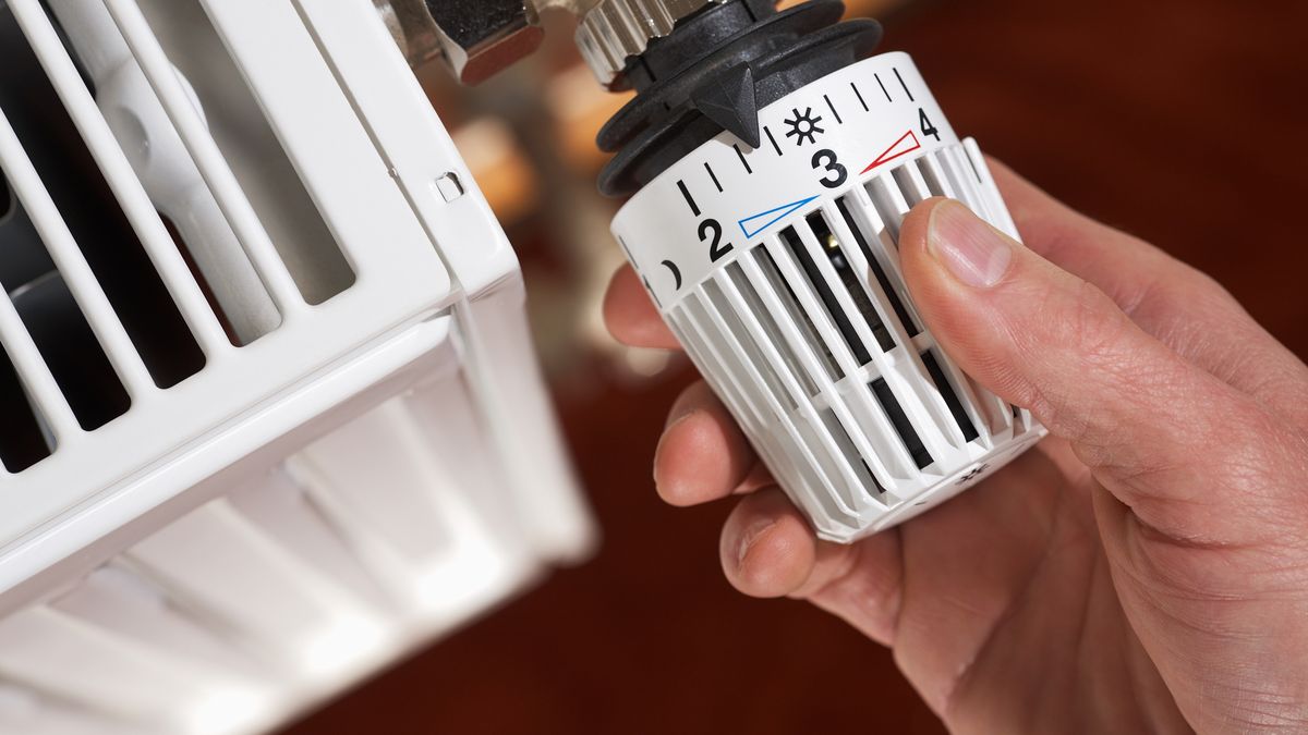 Ingo Bartussek
Thermostat, Energie, Wärme, heizen, sparen, warm, Heizung, Heizkörper, Nebenkosten, Klimawandel, Energiepass, Winter, kalt, Gas, Haus, gemütlich, global, Erwärmung, Energieeffizienz, Hand, Daumen, Teppichboden, Zentralheizung, Wärmepumpe, Energiesparen, Umweltschutz, drosseln, weniger, frieren, Gasheizung, Kosten, senken, Ventil, drehen, steuern, Temperatur, Radiator, Haustechnik, Heizungsbauer, Sanitär, behaglich, Wohnung, einstellen, Klima, Wärmedämmung, isolieren, Wärmeregler, Wärmefühler, Isolierung