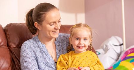 Dziewczynka urodziła się z jelitami, żołądkiem i wątrobą poza ciałem. Na operację musiała czekać 3 lata