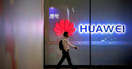 Huawei sprzedaje w Polsce coraz mniej smartfonów. Samsung i Xiaomi korzystają