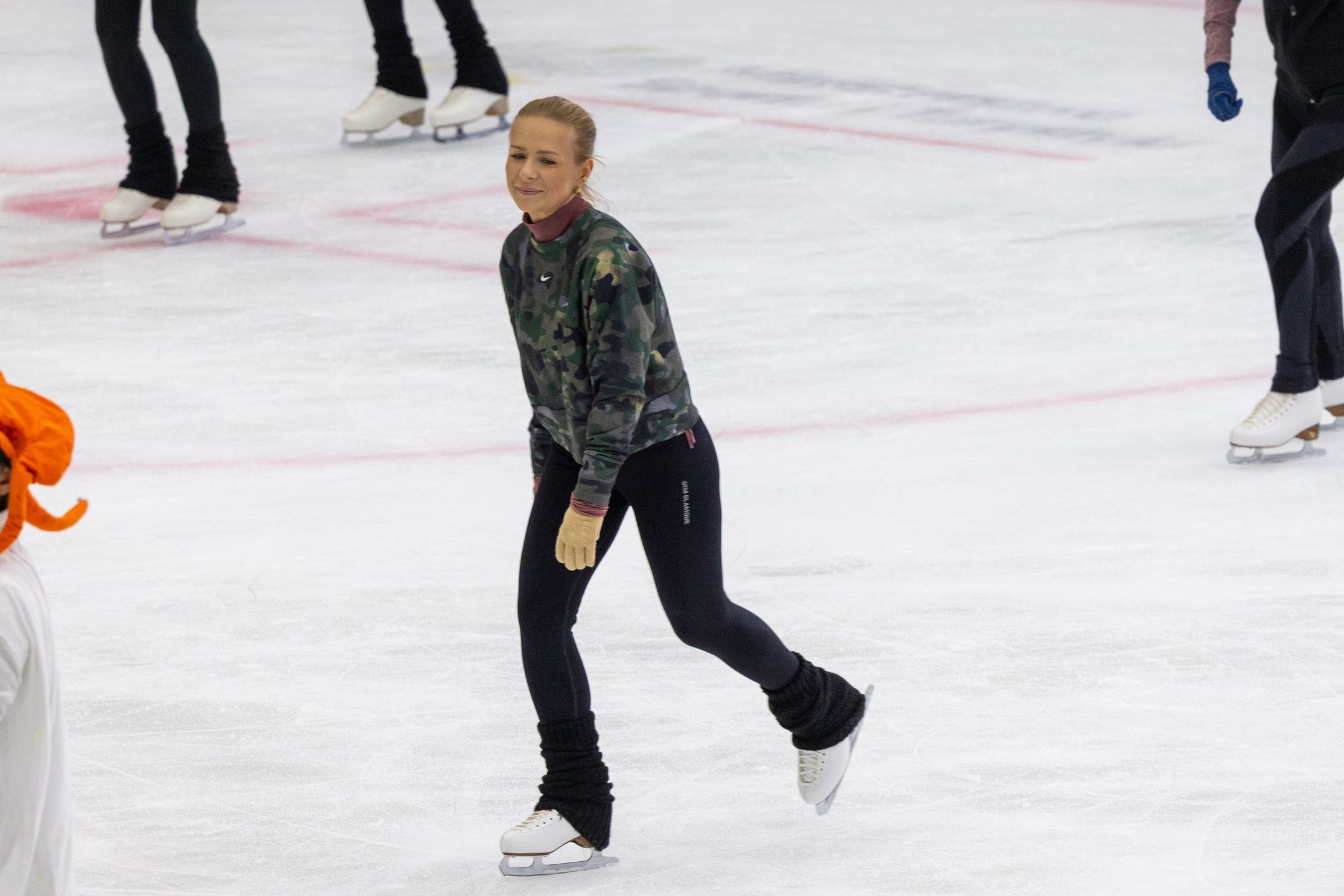 Aneta Zając wybrała się z synami na lodowisko