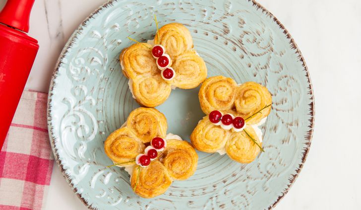 Kilka składników i sprytne zwijanie. Zrób ekspresowe ciasteczka francuskie z kremem