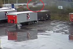 Samochód dosłownie wleciał w halę. Wszystko się nagrało
