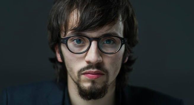 Samuel Pereira krytykuje protestujących przeciw ograniczeniom dla mediów w parlamencie, bo to „hipokryci, liderzy w kłamstwie i manipulacji”