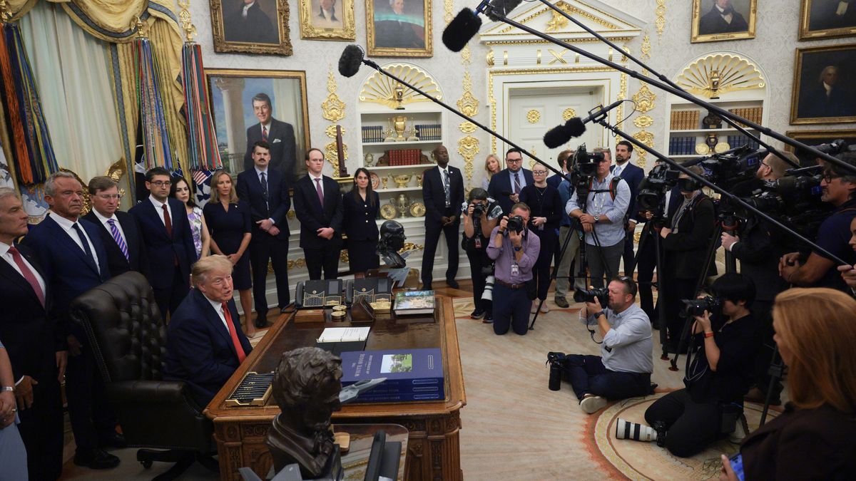 Donald Trump w Gabinecie Owalnym