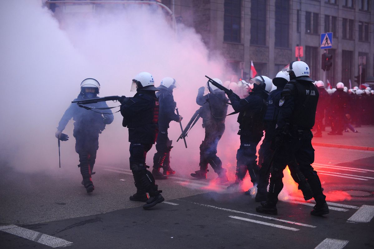 Marsz Niepodległości 2020. Policja miała użyć broni gładkolufowej - jak wynika z informacji RMF FM - bez zgody dowódcy