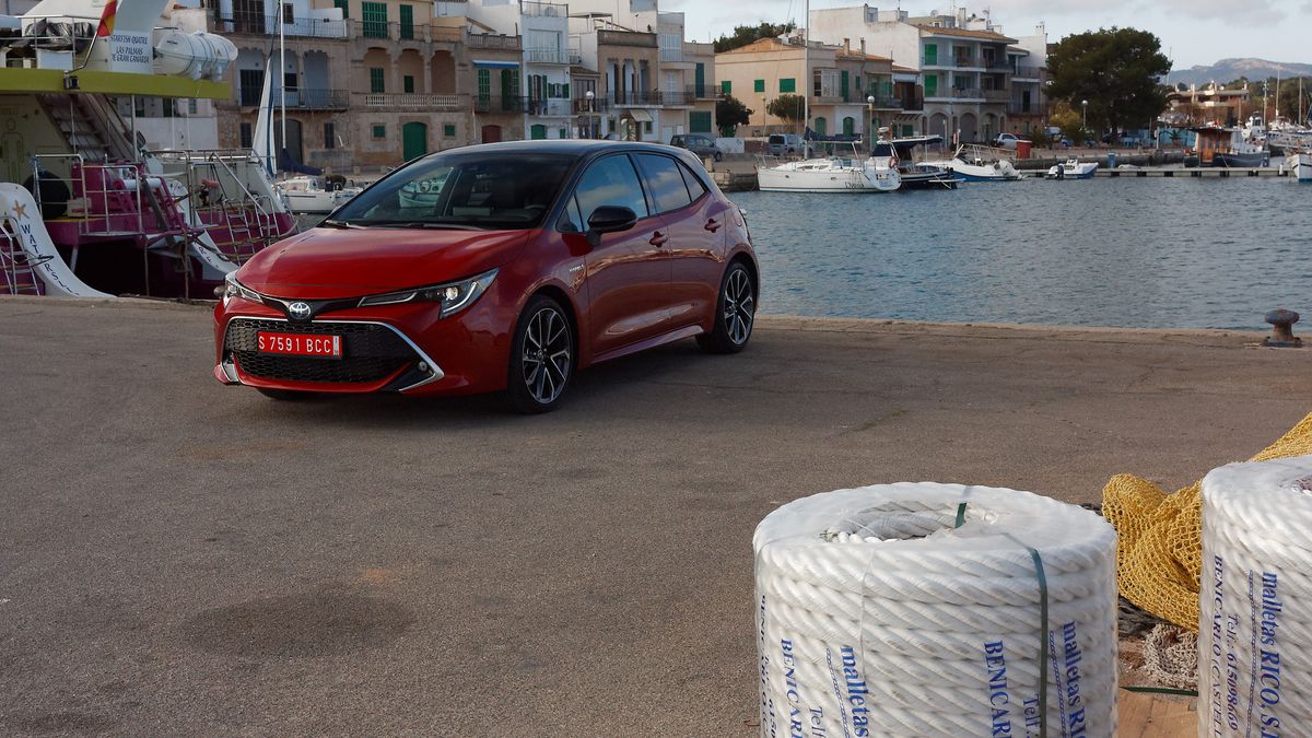 Samochód prezentuje się bardziej dynamicznie niż poprzednik i tak też jeździ.