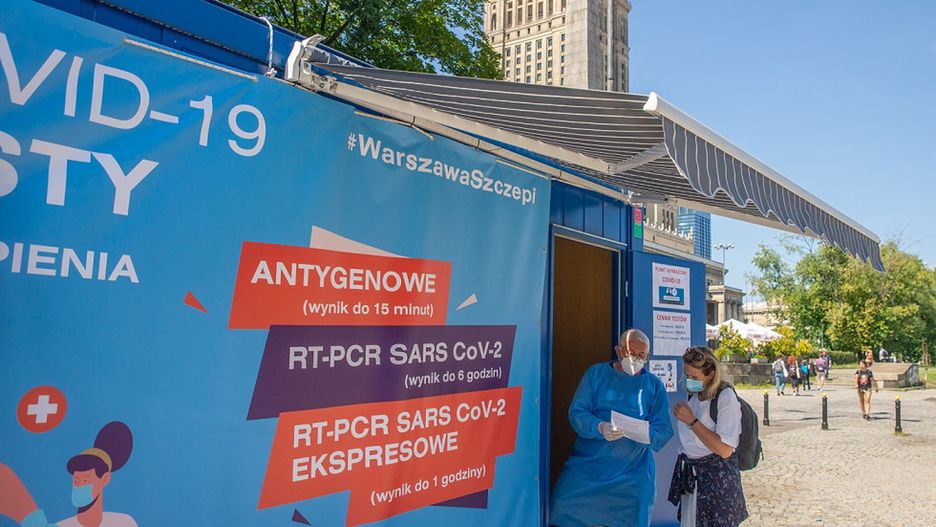 Warszawa. Punkt szczepień pod PKiN