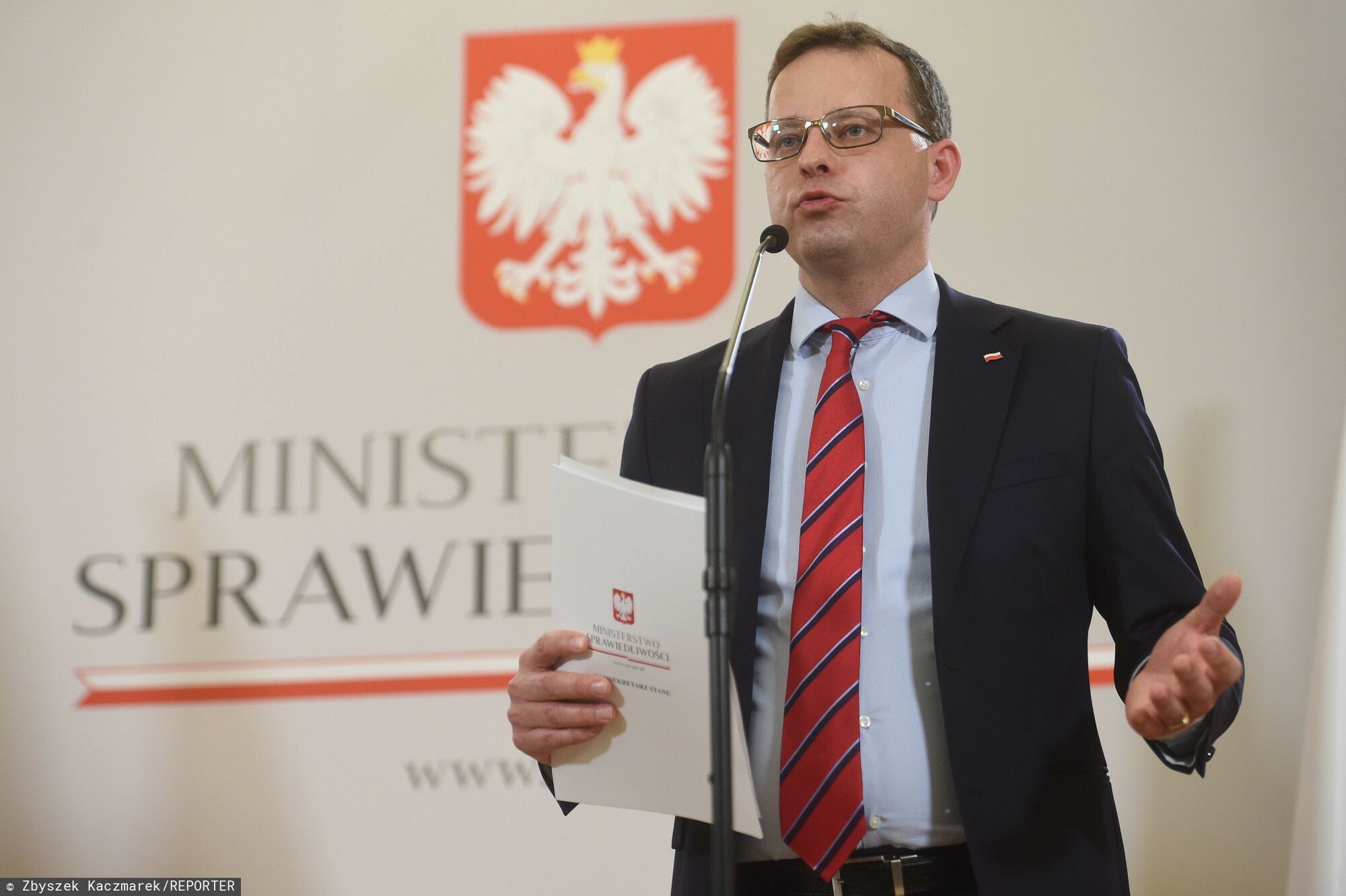 Zbigniew Ziobro o 100 dniach ustawy antyprzemocowej
08.03.2021 Warszawa  Konferencja Ministra Sprawiedliwosc i Prokuratora Generalnego Zbigniewa Ziobro oraz Podsekretarza Stanu Marcina Romanowskiego 100 dni ustawy antyprzemocowej, skuteczna pomoc ofiarom przemocy domowej  fot. Zbyszek Kaczmarek/REPORTER
n/z: Marcin Romanowski
Zbyszek Kaczmarek/REPORTER