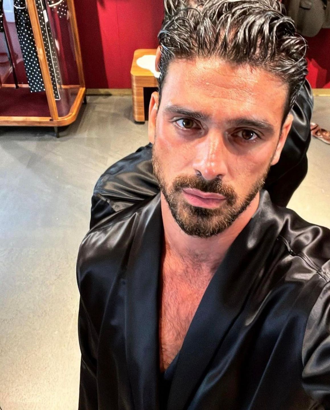 Do sieci trafiło nagranie, jak Khloe Kardashian i Michele Morrone FLIRTUJĄ na after party po pokazie D&G