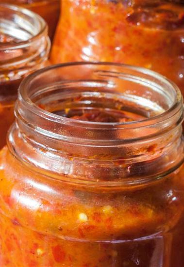 Zrób na zimę sos firmowy do mięsa. Nie musisz dodawać octu