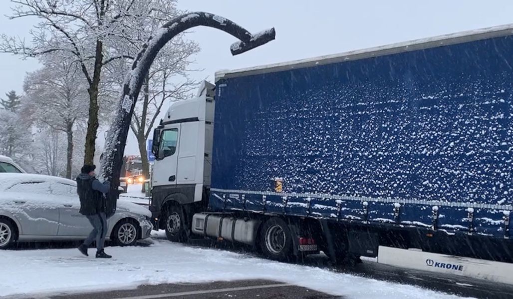 Lód i śnieg na naczepach to spory problem. Niemcy znaleźli rozwiązanie